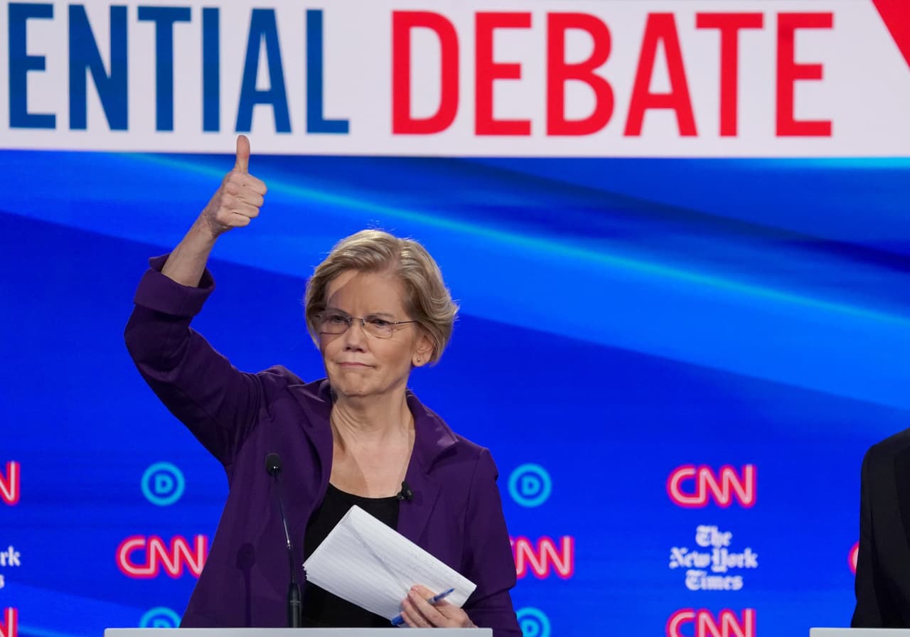<b>Elizabeth Warren.</b> La senadora por Massachusetts ha sido una de las voces más críticas con el presidente Trump. "No será suficiente deshacer los terribles actos de esta administración (...) Nuestra lucha es por un gran cambio estructural. Esta es la lucha de nuestras vidas. La lucha por construir un Estados Unidos donde los sueños sean posibles, un país que funcione para todos", 
<a href="https://www.univision.com/noticias/politica/la-senadora-elizabeth-warren-lanza-su-campana-para-ser-la-candidata-democrata-en-las-presidenciales-de-2020">dijo al anunciar su candidatura el 9 de febrero.</a>