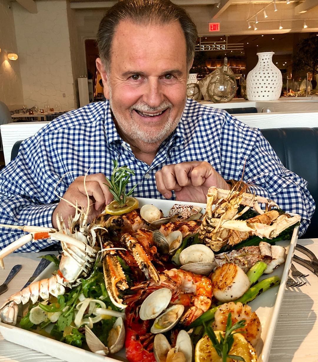 A pesar de las críticas, Raúl no deja de compartir con todos sus seguidores el gran amor que le tiene por la comida.