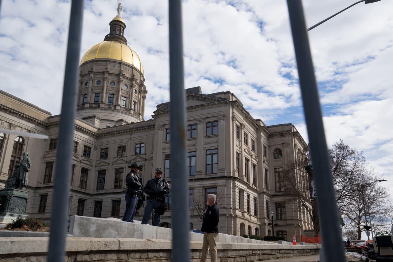 La ley solo entrará en vigencia si el Congreso levanta la prohibición federal de que los estados hagan permanente el horario de verano.