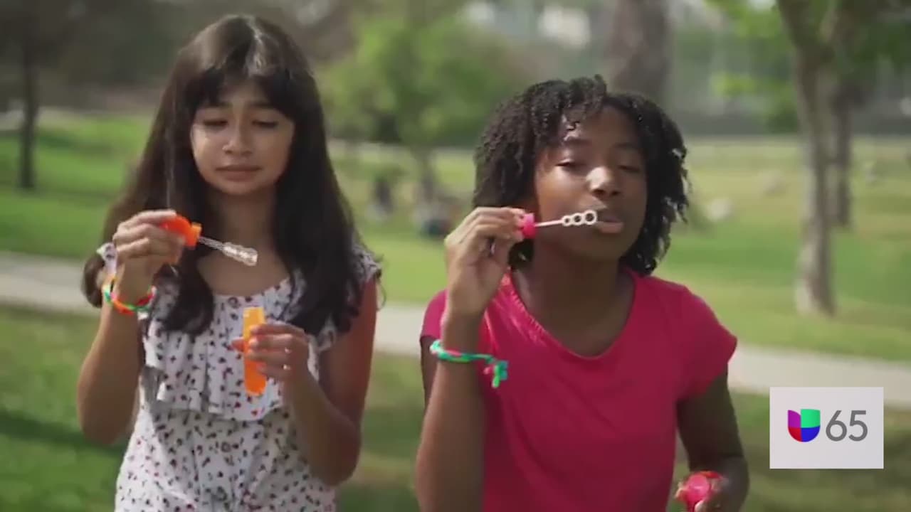 <b>Inscriba a su hijo en un programa divertido después de la escuela: </b>A su joven alumno le encantará una actividad del Programa de tiempo extraescolar. Las actividades incluyen artes escénicas y ciencias de la computación. Utilice el 
<a href="https://www.phila.gov/ost/program-locator/#/" target="_blank">localizador de programas</a> de horas extraescolares para ver qué hay disponible.