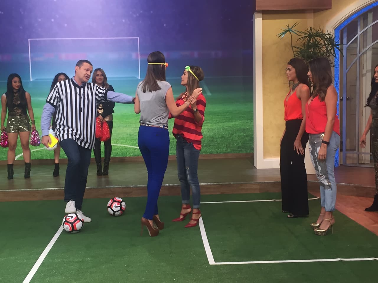 Karlita y Ana Patricia estaban muy felices y querían celebrar sus grandes jugadas.