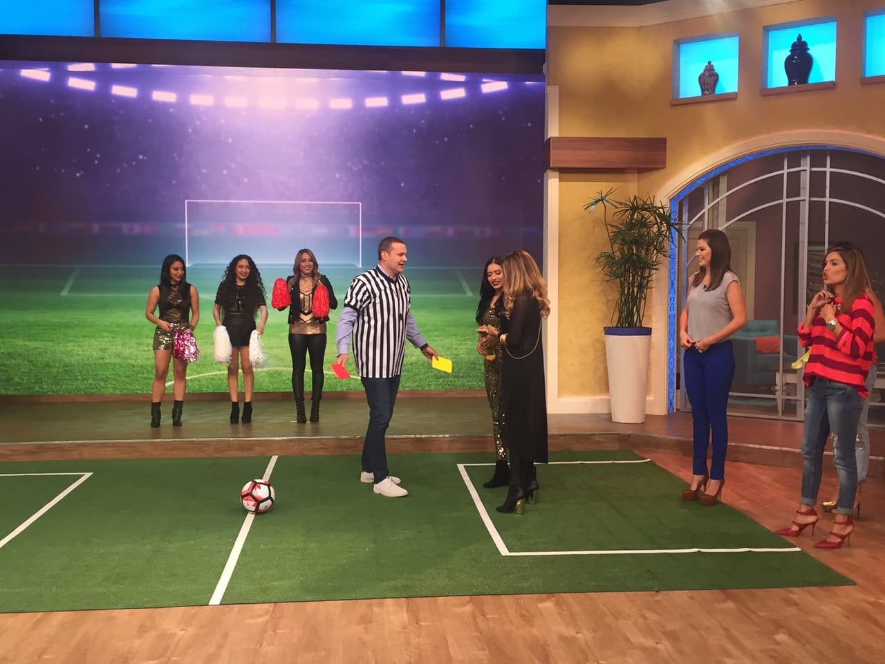 Las Fenix intentaron sobornar a nuestro arbitro con deliciosos bocadillos.