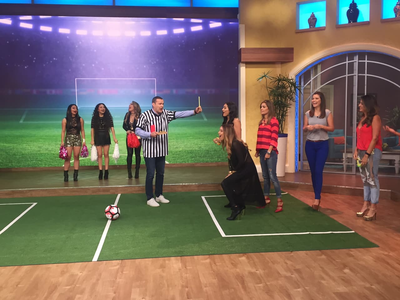 Así reaccionaron Las Fenix luego de recibir la tarjeta amarilla.