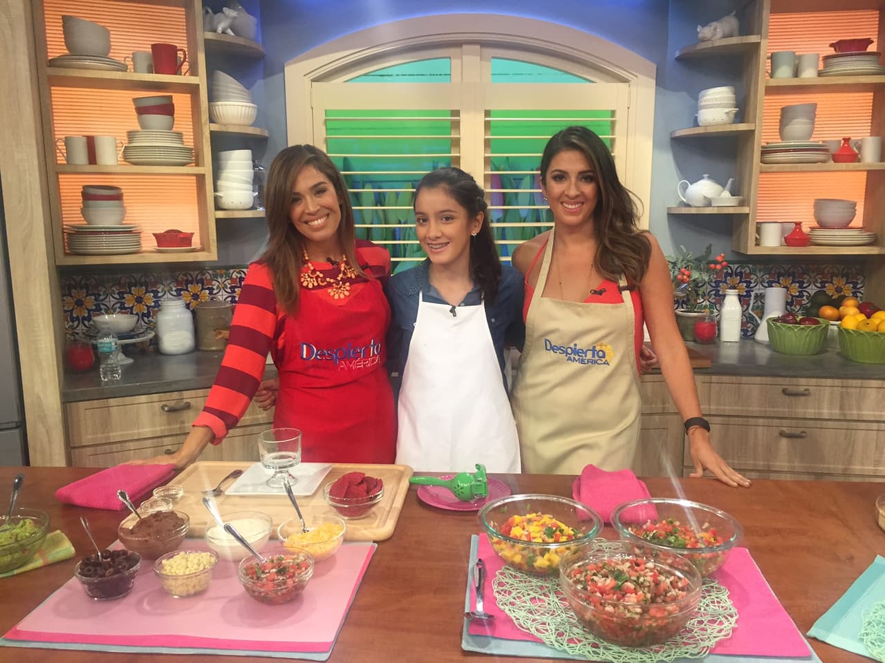 Maity y Karla se quedaron con el ojo cuadrado por las habilidades de Hena Sofía en la cocina.