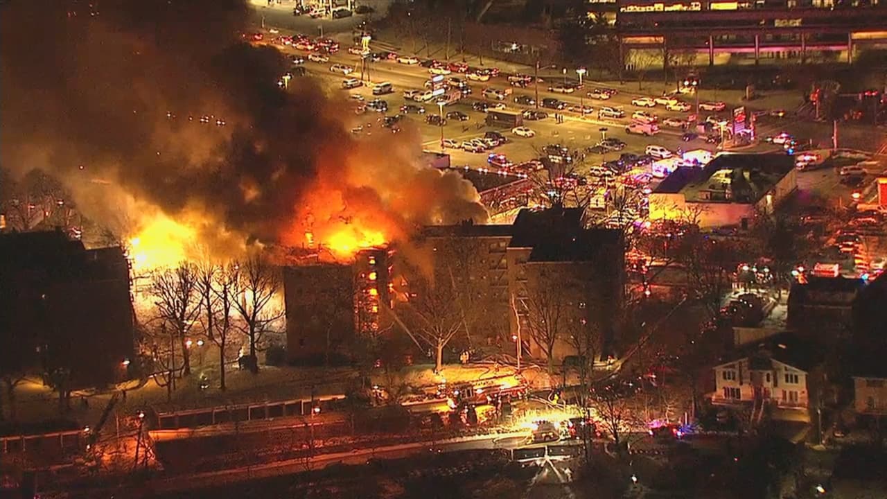 El incendio comenzó en el sótano y se fue propagando por todo el edificio.