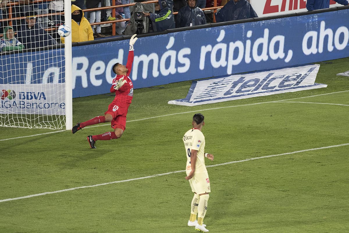 En el segundo tiempo, al minuto 62, Lainez anotó un golazo, el segundo de su prometedora carrera, segundo del América en la casa del Pachuca.
