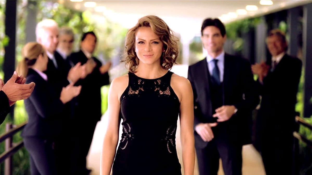 Al parecer el negro es el favorito de 
<b><a href="http://www.univision.com/novelas/la-candidata/silvia-navarro-es-regina-barcenas-en-la-candidata">'Regina'</a></b>, y es que es un color para utilizar en cualquier ocasión.