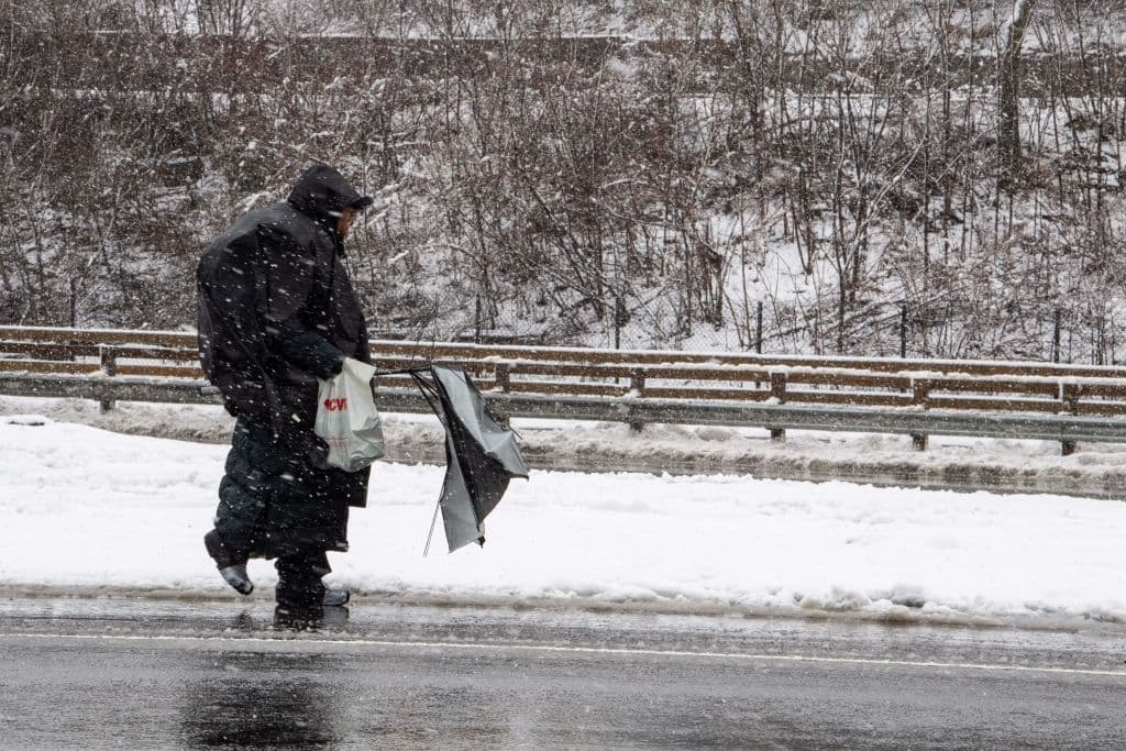 Mal tiempo sigue castigando: tormentas eléctricas en estados del sur y costa este, intensas nevadas hacia el norte 