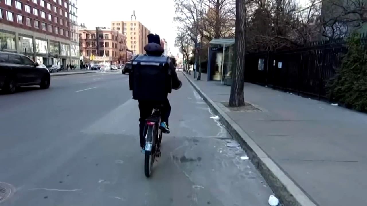Alarma vial en Nueva York: Evalúan nuevas regulaciones para bicicletas y scooters eléctricos