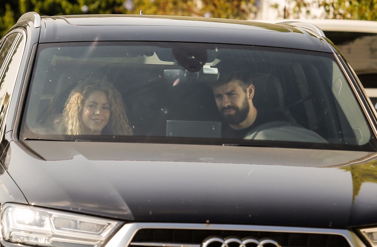 La artista y su compañero se dedicaron a documentar quiénes son los paparazzi que acechan su hogar.