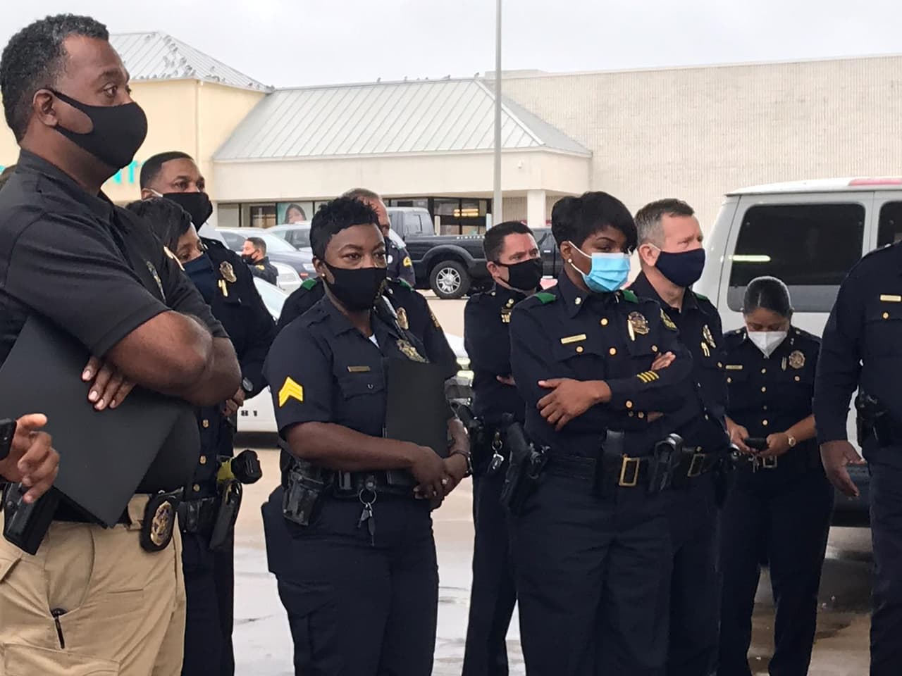 El programa nombrado Starlight conecta a las cámaras de vigilancia de empresas privadas para ayudar a oficiales a monitorear desde la sede de la policía. 
<br>