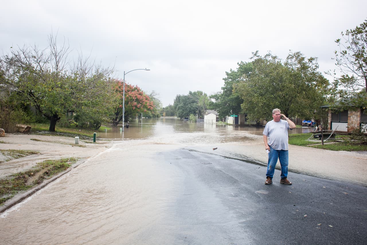 La llegada de fuertes tormentas al centro de Texas dejó cientos de calles de Austin cerradas.