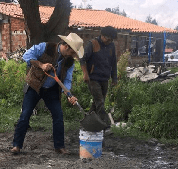 "Ocoyoacac tiene zonas muy populares y atractivas como La Marquesa y todos los que habitamos ese municipio estamos hartos de la impunidad y que no se haga nada en pro de la comunidad", aseguró el también cantante. En entrevista con Joaquín López-Dóriga, Capetillo comentó que "peleará" para considerarse un candidato fuerte para dicha alcaldía.