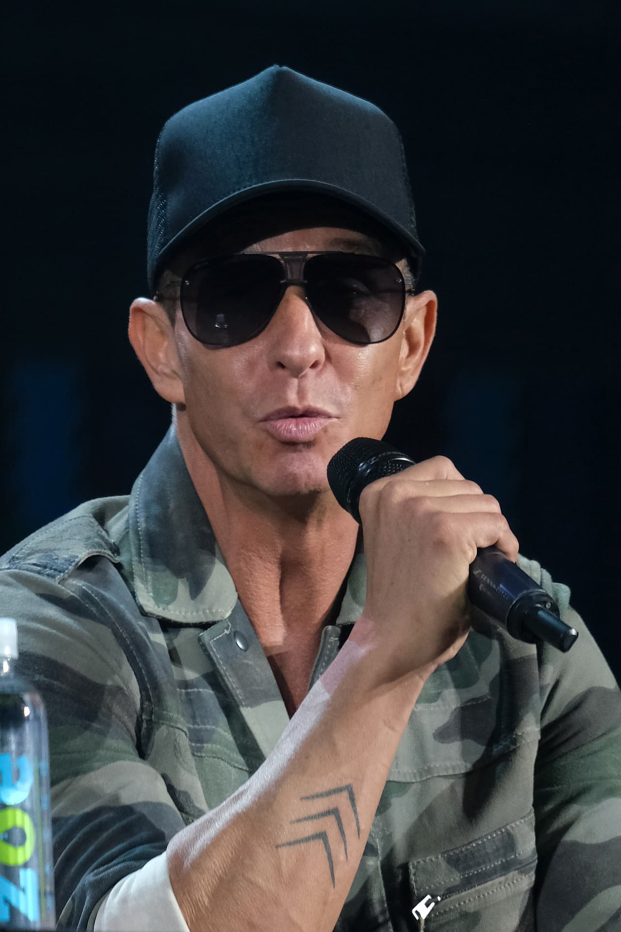 Eso hizo 'recapacitar' a Erik Rubín, quien agregó: "A lo mejor ya cuando (el novio) se la quiera llevar al cine y me la quite, 
<b>ahí sí me voy a poner celoso</b>". 
<br>