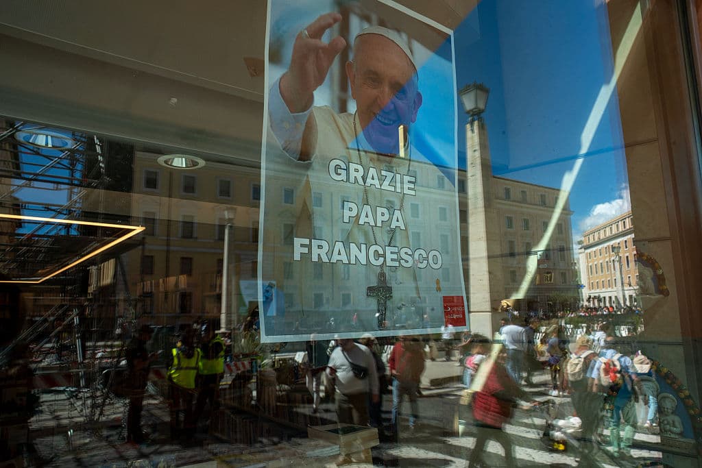<h3 class="cms-H3-H3">"Gracias Papa Francisco" </h3>
<br>
<br>Un póster en la Ciudad del Vaticano.