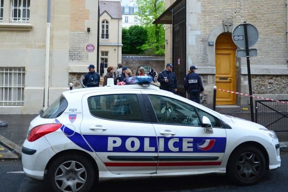 Un hombre de unos sesenta años se quitó la vida con una escopeta recortada a las puertas de un colegio de preescolar de París, delante de una decena de niños. Ver toda la información