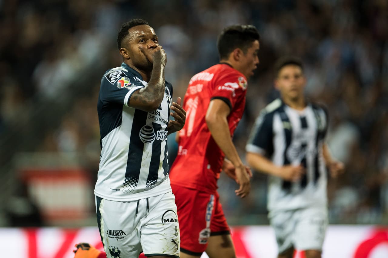 Dorlan Pabón cobró la pena máxima y no falló, colocó el tercer gol y la sentencia de muerte para los poblanos.