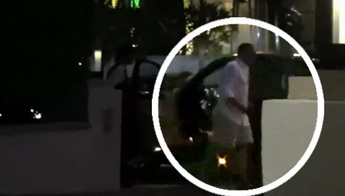 Infinidad de ocasiones los paparazzi han captado a 
<b>'El Sol de México' </b>descendiendo de alguno de sus vehículos.