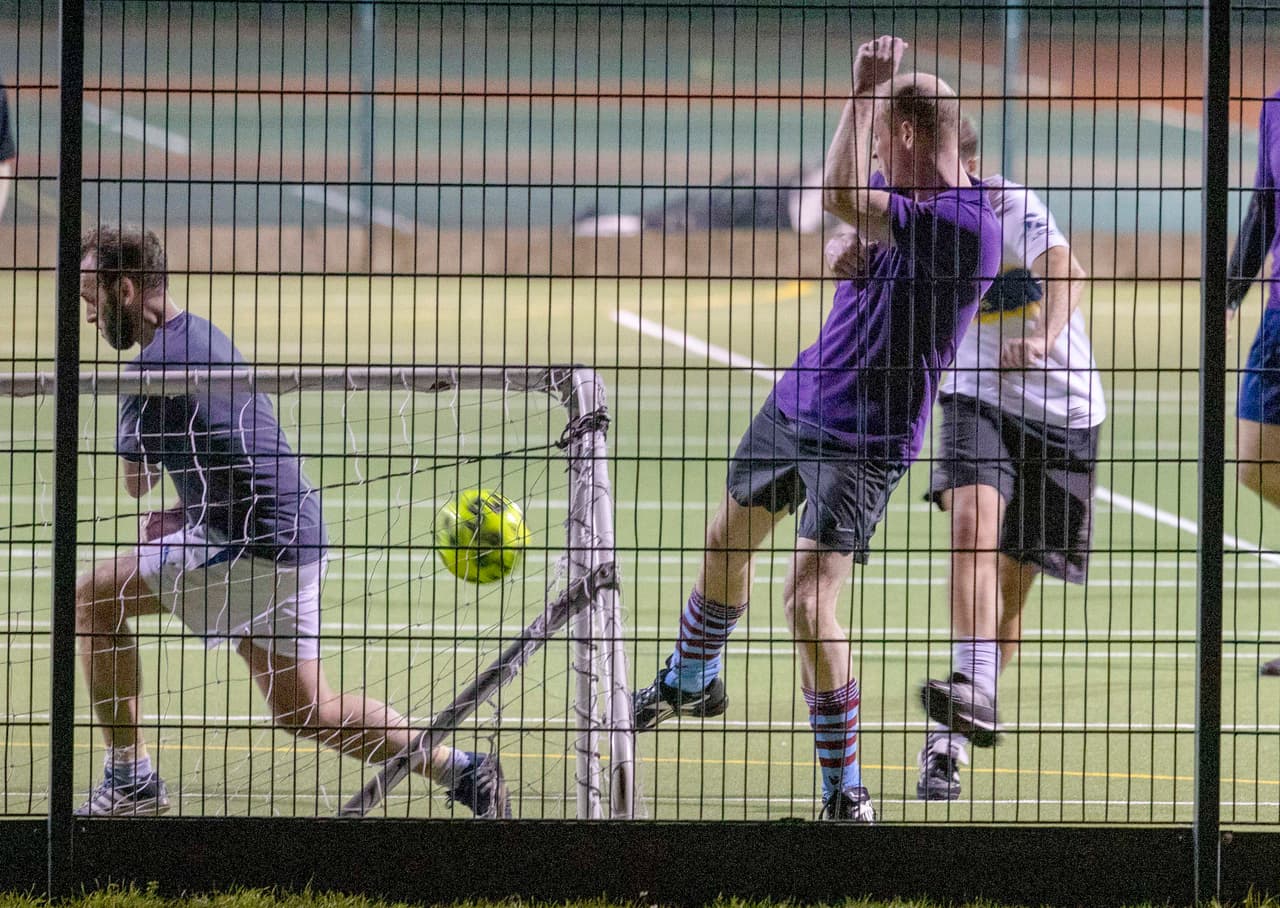 Tal vez esa situación motivó al príncipe William a salir al campo de juego a ejercitar su cuerpo y liberar las tensiones, sin temor al coronavirus.