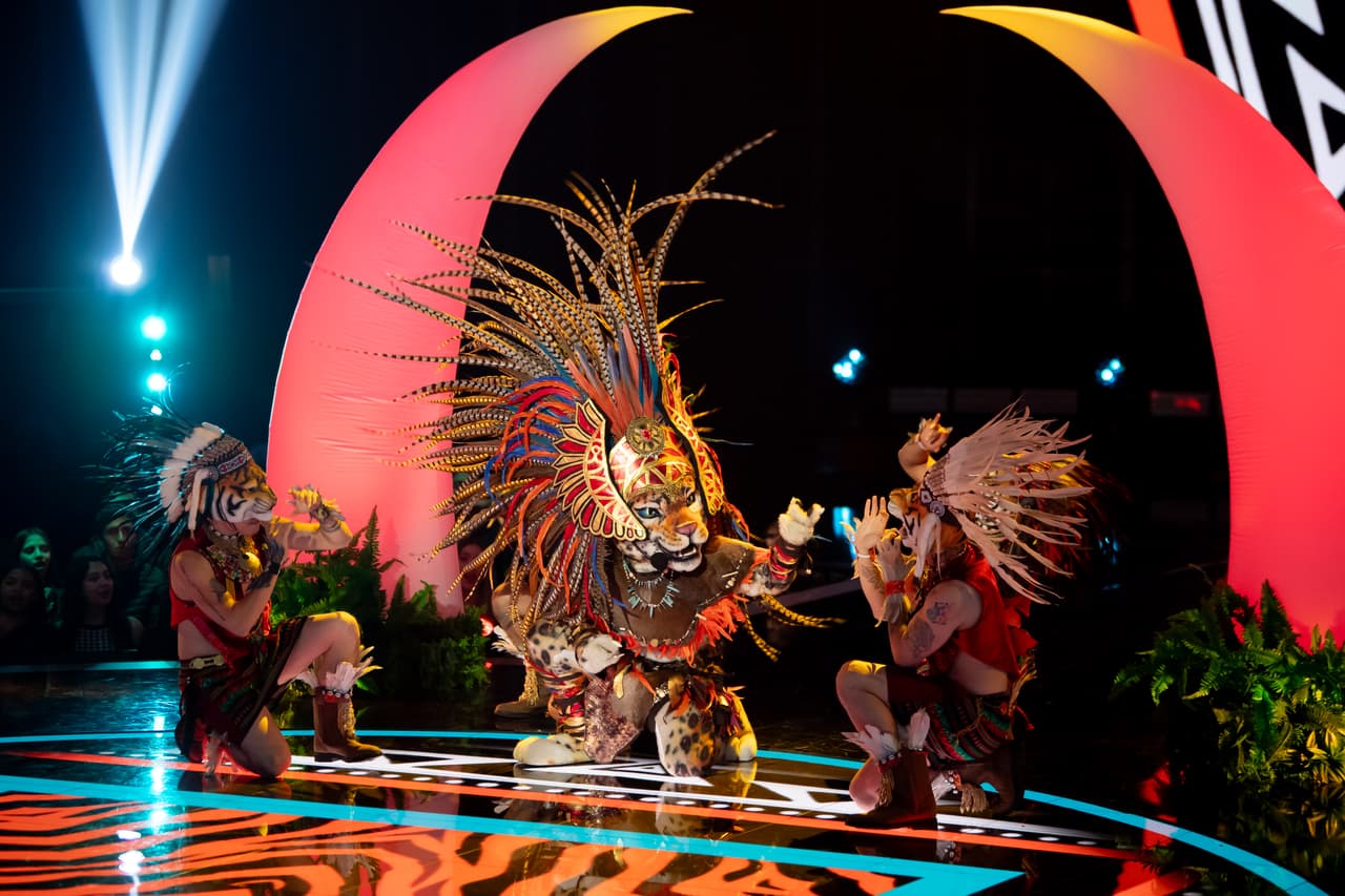 Jaguar presentó un performance muy original, pues cantó el tema de regional mexicano ‘Ya Supérame’ en una versión rockera. Yuri y Carlos aseguraron que Jaguar no es cantante y que podría ser un influencer.