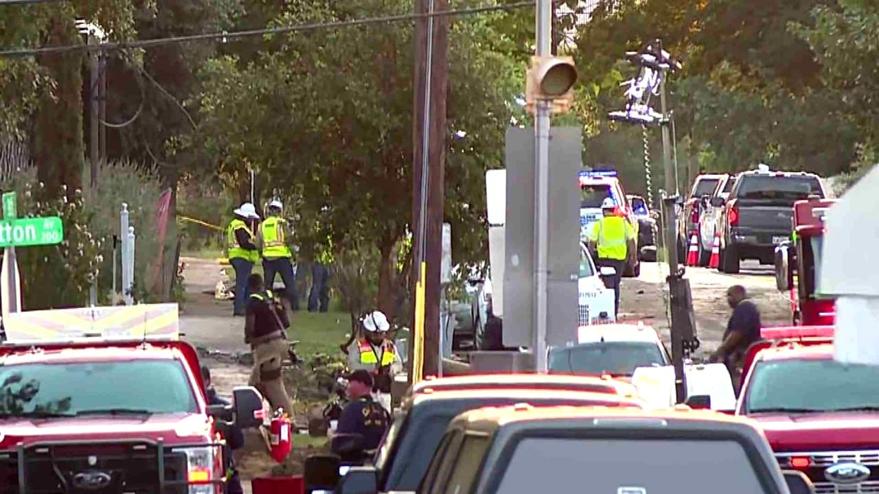 Buscan a vecinos desaparecidos y retiran escombros tras explosión en Oak Cliff