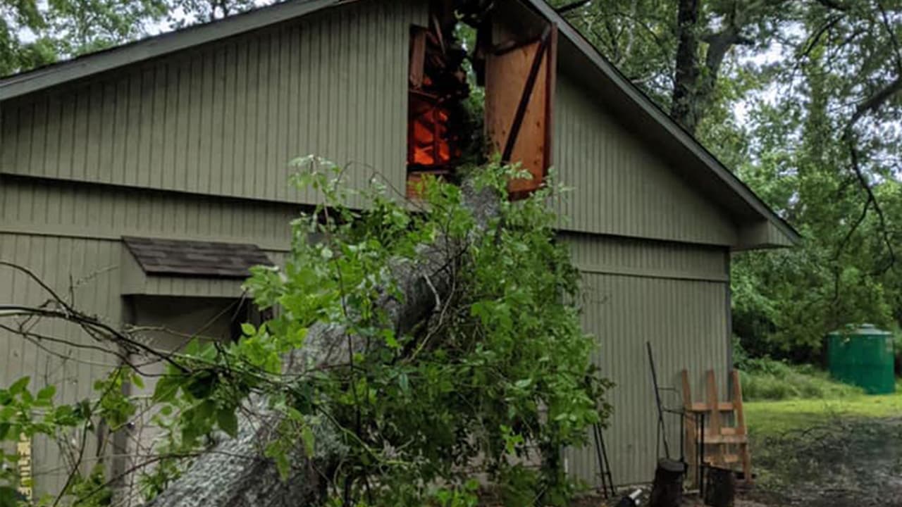 Fuertes vientos se registraron la madrugada del miércoles 29 de abril.