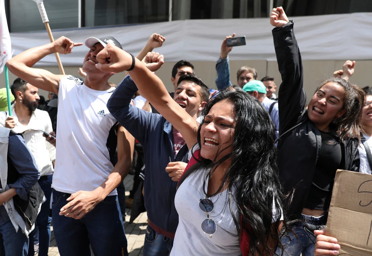 "Hay muchos acuerdos incumplidos con los indígenas, con los profesores, con los trabajadores estatales, y también reivindicamos el derecho a la paz por la violencia que se está dando", explicó el dirigente sindical.