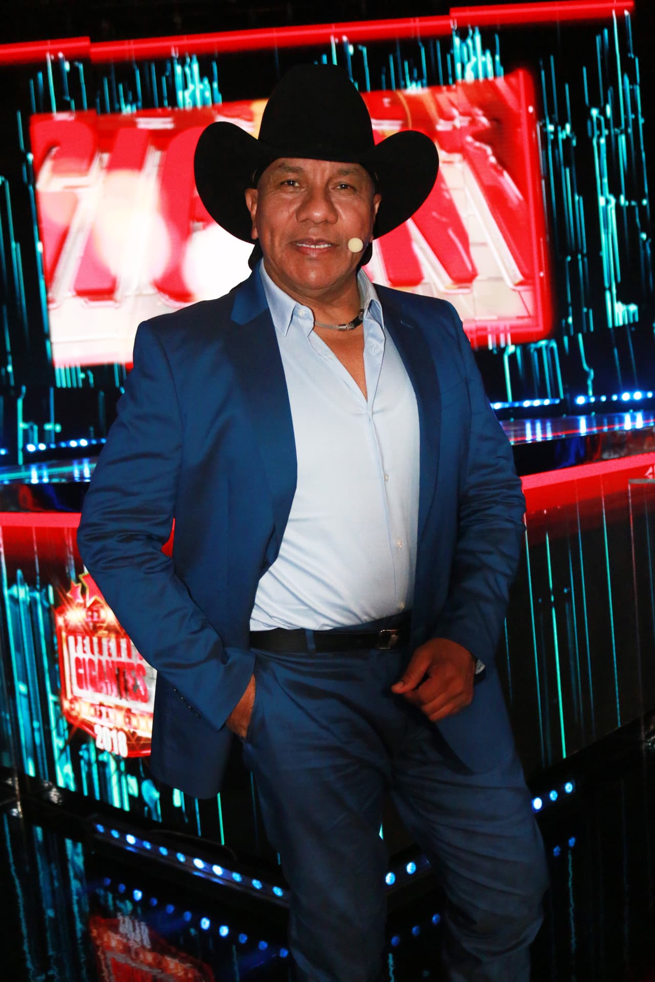 Y por supuesto, una buena 'tejana' nunca falta en su 'look'.