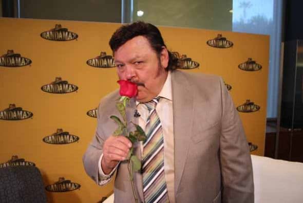 El rey del acordeón mexicano confesó delante de nuestras cámaras que tiene una segunda esposa, que siempre está con él y por supuesto que se trata de su acordeón. El cantante de ícono de la música norteña se presentará el próximo 26 de julio en el Forum de Los Ángeles, pero los boletos saldrán a la venta el 21 de febrero.