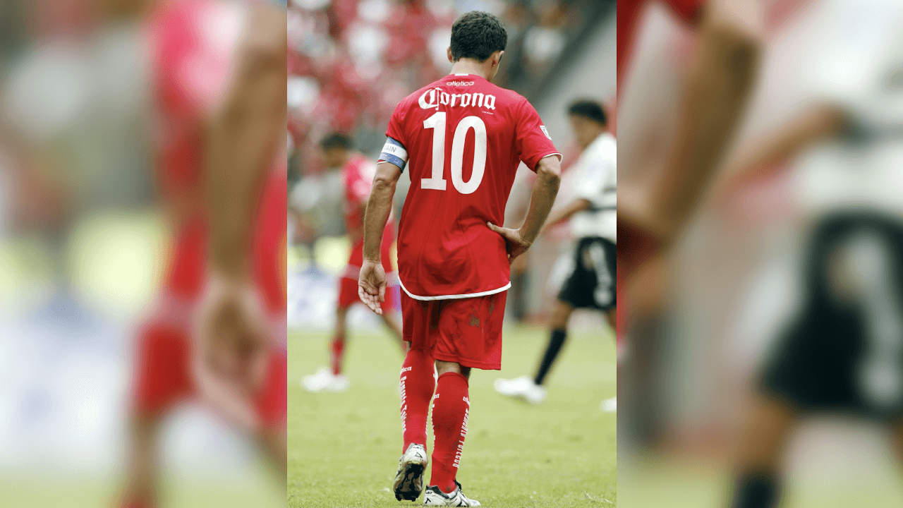 <b>Sus números lo respaldan</b>
<br>- En México jugó para Saltillo en la segunda división y para Monterrey, Toluca y Querétaro en el máximo circuito.
<br>- Sin embargo, fue con los mexiquenses donde tuvo el mayor éxito, al disputar 333 juegos, anotó 44 goles y 79 asistencias.