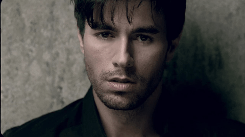 Enrique Iglesias entró a la escena triunfando en esta categoría en 1996.