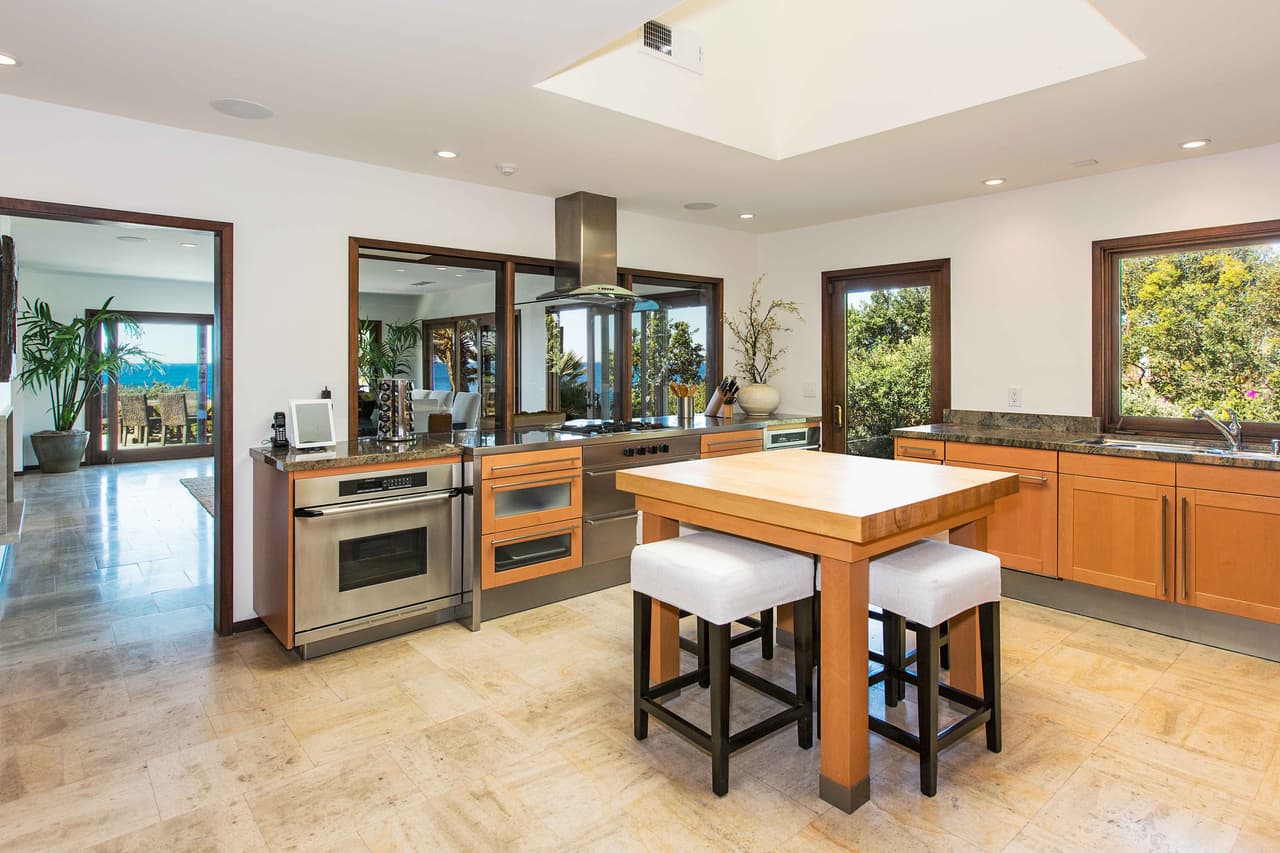 La cocina es enorme.