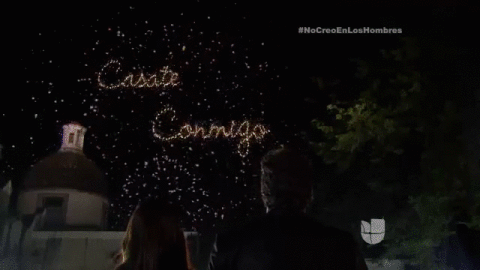 Por un momento se olvidó de la tragedia, pues Max le propuso matrimonio de una manera muy romántica.