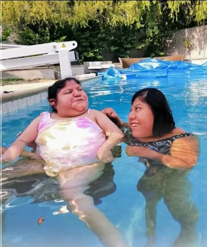 Hoy, cuando las dos hermanas se visitan, no pueden ocultar su alegría por disfrutar tiempo juntas, por unir a dos familias y de paso demostrar que el amor puede superar cualquier pronóstico, por muy fatalista que pueda ser. 
<br>