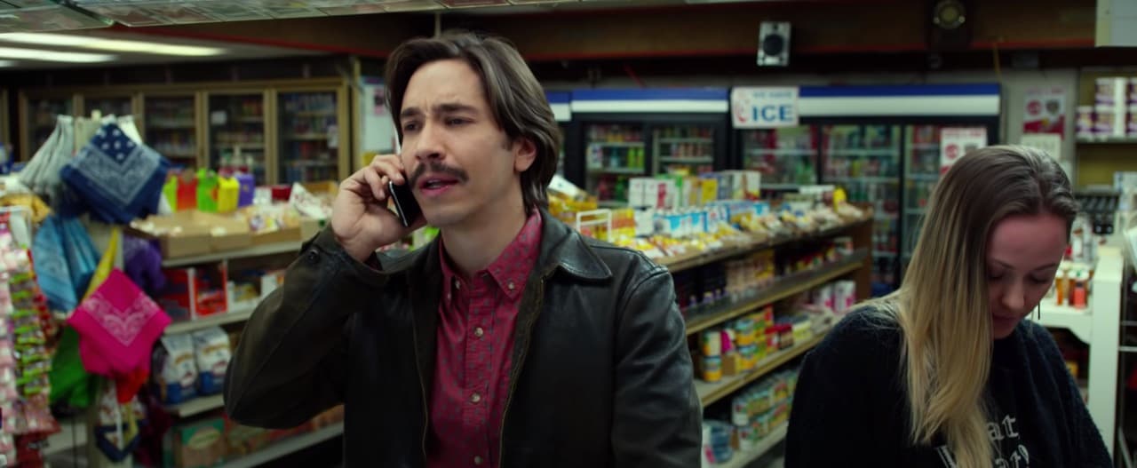 <b>'Tusk’</b>
<br>Es una película de 2014 en la que Justin Long interpreta a un ‘podcaster’ que viaja a Canadá para hacer una entrevista a una excéntrica celebridad.