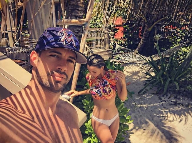 William Levy y Elizabeth Gutiétrrez están ya en Miami, listos para Premios Juventud. Por ahora, toman el sol y publican sus selfies.