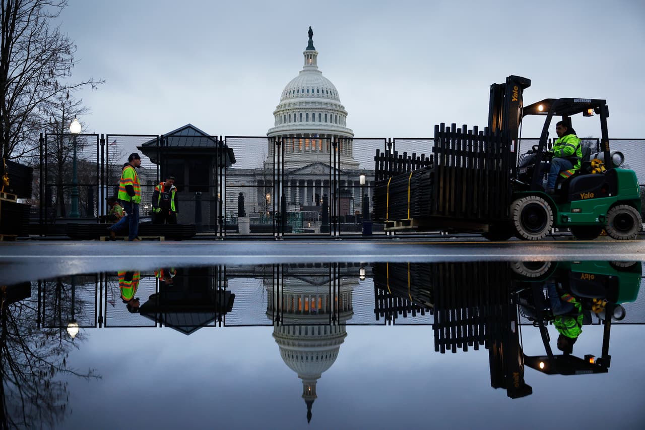 A partir de las 6:30 de la mañana, se restringió el acceso de los autobuses turísticos; la medida se espera termine a las 11 de la noche de este mismo jueves.