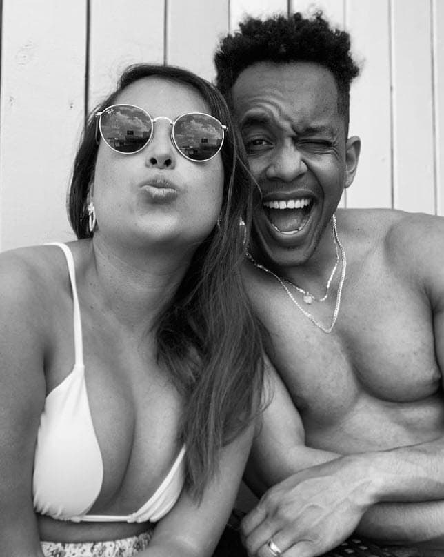 Sabía que no todo iba a ser fácil: "Los momentos difíciles que nos traiga la vida, porque no todo va a ser color de rosa, que 
<b>te acuerdes nuestro juramento que hicimos ante Dios</b> 
<b>y estar juntos para toda la vida</b>". 
<br>