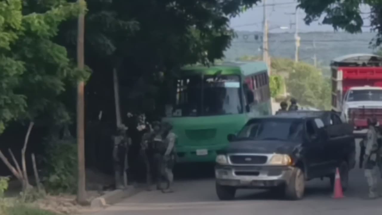 Atacan a balazos a autobús de estudiantes en México, la agresión iba dirigida al chofer
