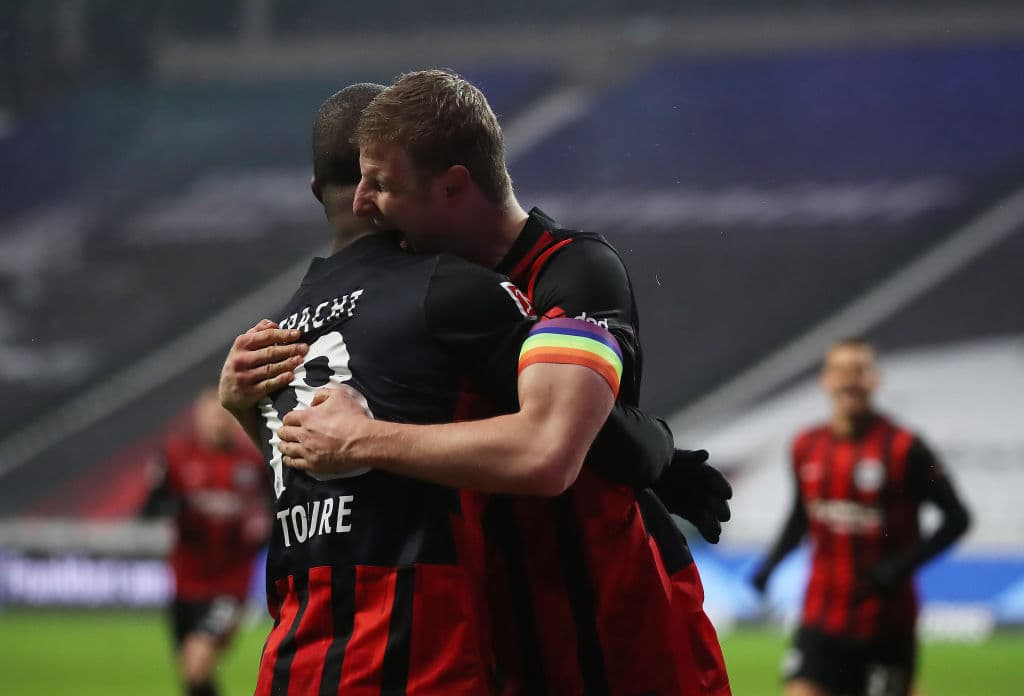 Frankfurt goleó 3-1 en casa al Hertha Berlin. Los locales llegaron a 33 puntos y están en zona de Champions; Hertha Berlin se queda con 17 en la parte baja de la tabla.