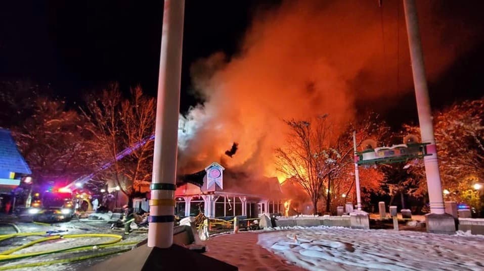 Dos incendios destruyen parte de un parque de diversiones en Farmington