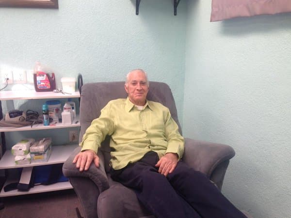 En esta foto vemos a un Rogelio Guerra sonriente. “Feliz en casa” fue el mensaje que acompañó la imagen de su Twitter hace varios meses.