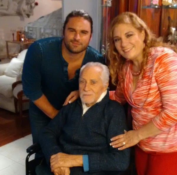Su familia publica a través de la cuenta oficial de Rogelio Guerra en Twitter, los avances en su salud.