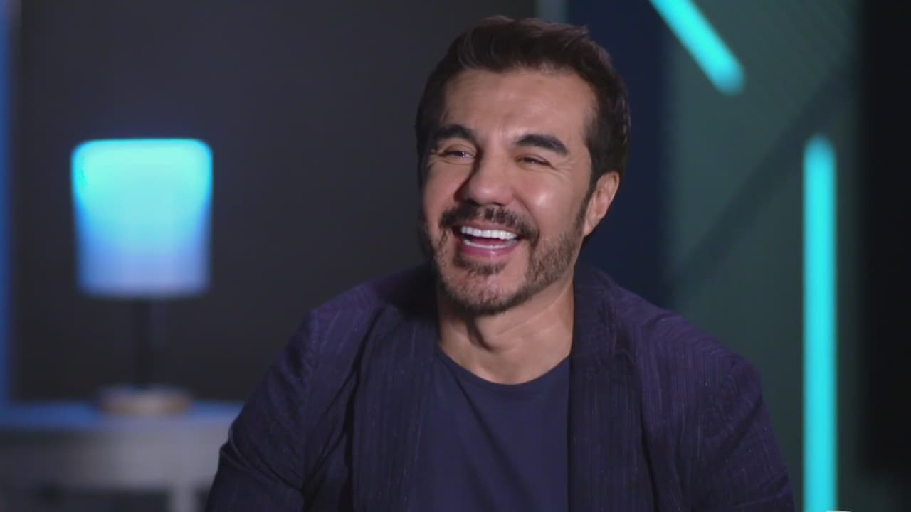 El actor y comediante Adrián Uribe revela detalles de su vida y habla de los nuevos desafíos para hacer reír