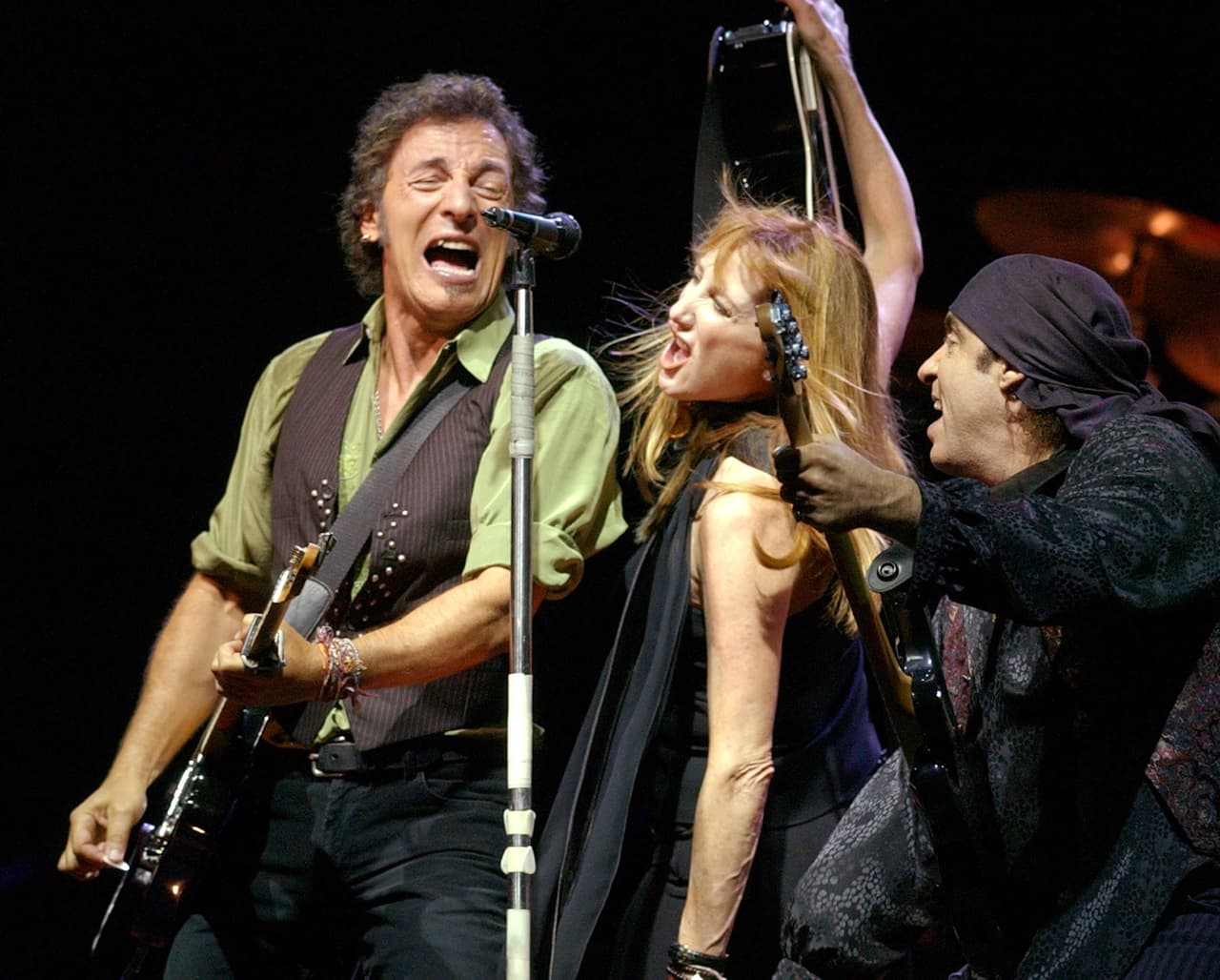 El Lincoln Financial Field se inauguró con un partido entre El Manchester United y el Barcelona, ha sido sede de juegos de Playoff Divisional de la NFC, Juegos de campeonato de la NFC, fue sede de la Final de la Copa Oro 2015 en donde México derrotó a Jamaica 3-1 con el estadio completamente lleno. Además ha sido sede de importantes conciertos de artistas como Bruce Springsteen, U2 y Taylor Swift entre otros.