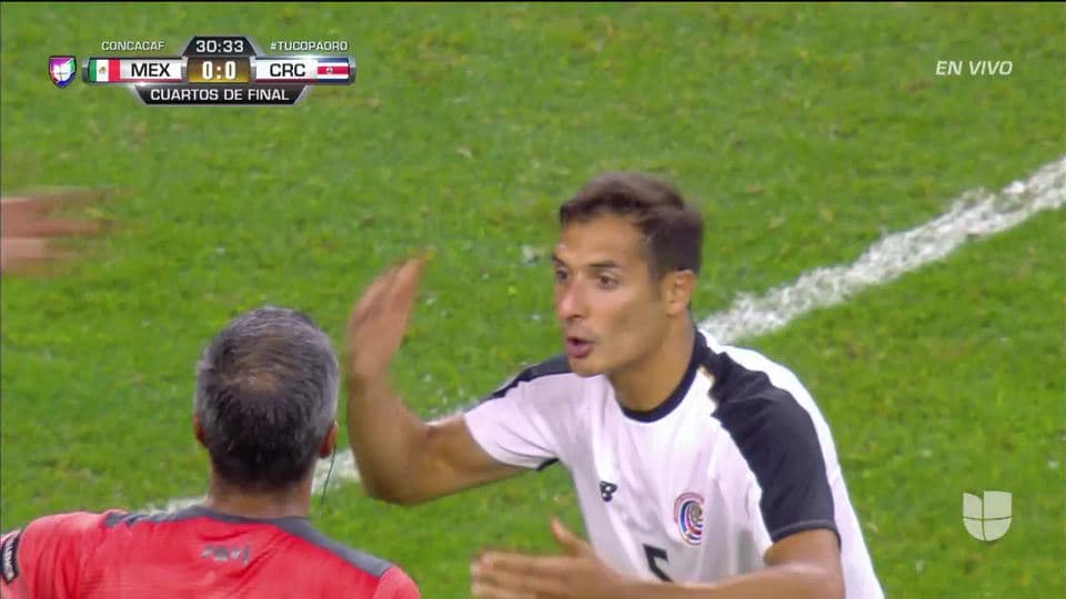 Tiro desviado de Celso Borges