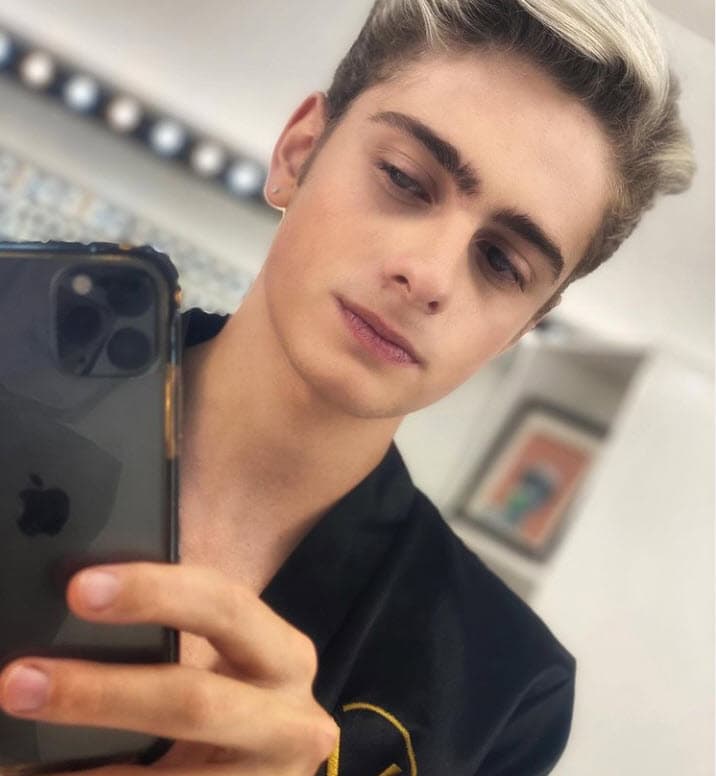 En la dinámica con Quién admitió que le daría pena 
<b><a href="https://www.univision.com/famosos/antes-de-pensar-que-erika-buenfil-maltrata-a-nicolas-su-unico-hijo-tienes-que-ver-este-video-video" target="_blank">presentarle algún galán a su hijo. </a></b>
<br>