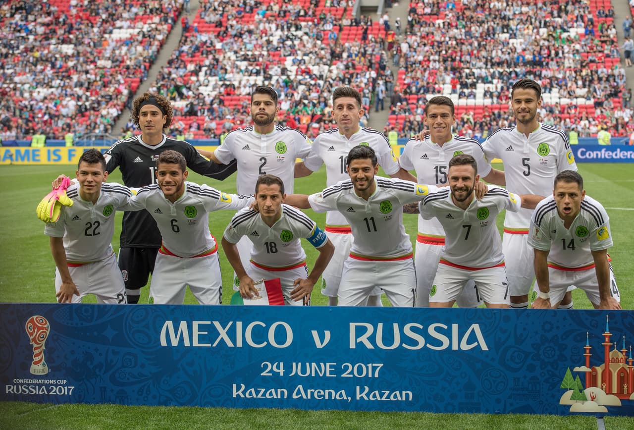 <b>2017.</b> Arriba: Guillermo Ochoa, Nestor Araujo, Héctor Herrera, Héctor Moreno, Diego Reyes. Abajo: Hirving Lozano, Jona Dos Santos, Andrés Guardado, Carlos Vela, Miguel Layún, Javier Hernández.