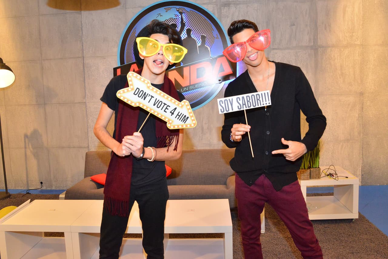 No todo puede ser ensayo, estudio y mucha concentración. Los chicos se tomaron un break del día y día and they played around.