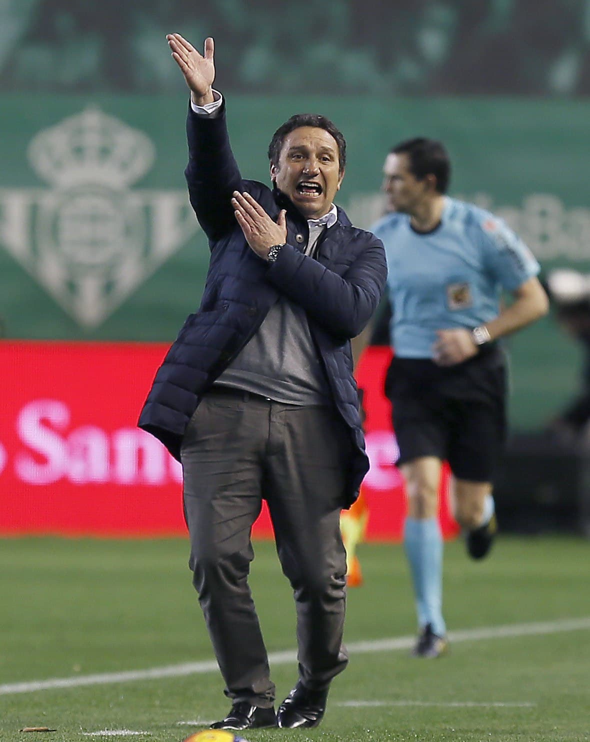 Eusebio Sacristán, entrenador de la Real Sociedad, prepara ahora el derbi vasco ante el Ahletic de Bilbao que se jugará el domingo 12 de marzo. Con el triunfo, el equipo de San Sebastián llegó a 48 puntos y sigue peleando por un cupo en las copas de Europa.